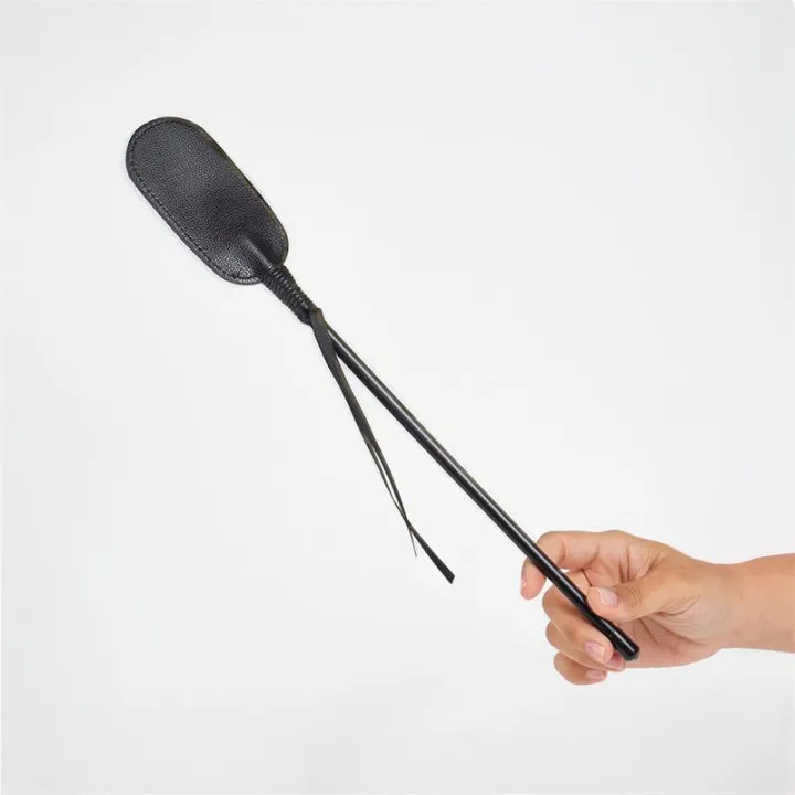 Fusta con forma ovalada de cuero sintético de Secret Play