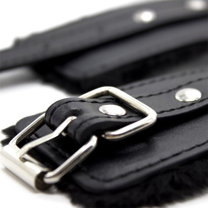 Esposas para Tobillos con Interior Acolchado 35 cm Negro de Latetobed Bdsm Line | VibraZon