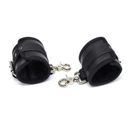 Esposas de Cuero Mosqueton Grande Negro de Latetobed Bdsm Line | VibraZon