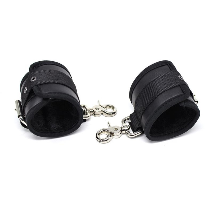 Esposas de Cuero Mosqueton Grande Negro de Latetobed Bdsm Line | VibraZon