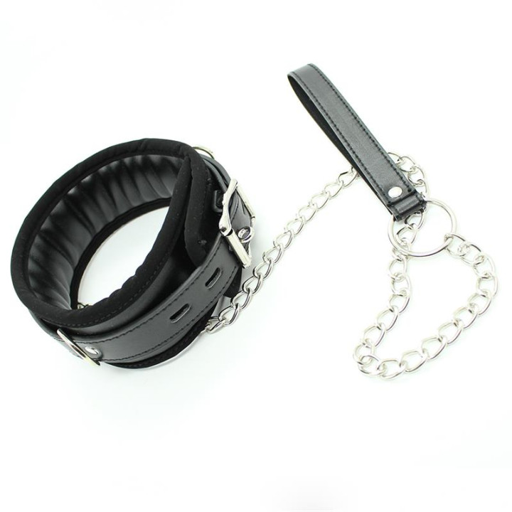 Collar con Correa de Metal e Interior Acolchado Negro de Latetobed Bdsm Line | VibraZon