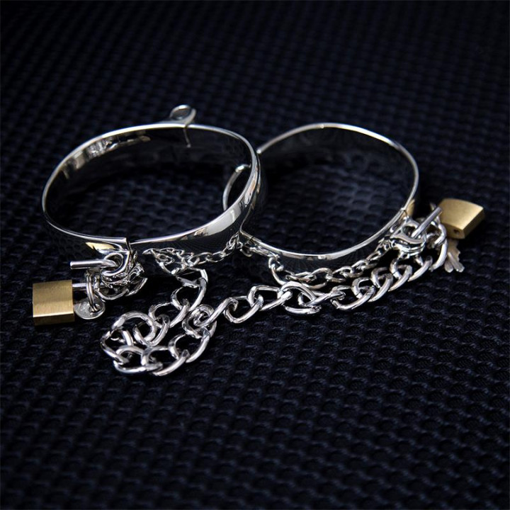 Esposas de Metal para Tobillos Mujer 8 cm de Latetobed Bdsm Line | VibraZon