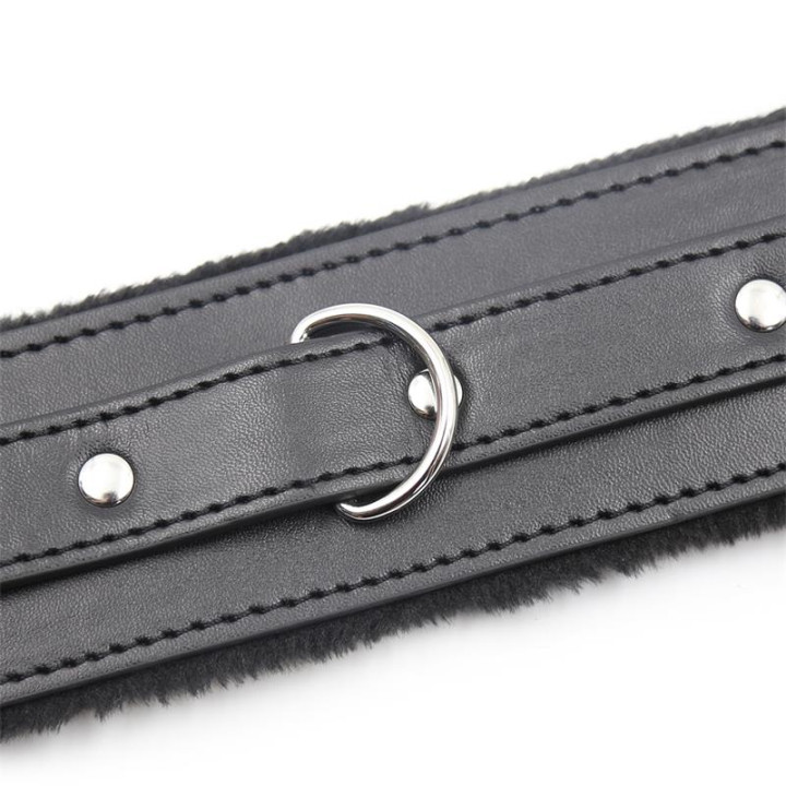 Collar con Correa de Metal Negro de Latetobed Bdsm Line | VibraZon
