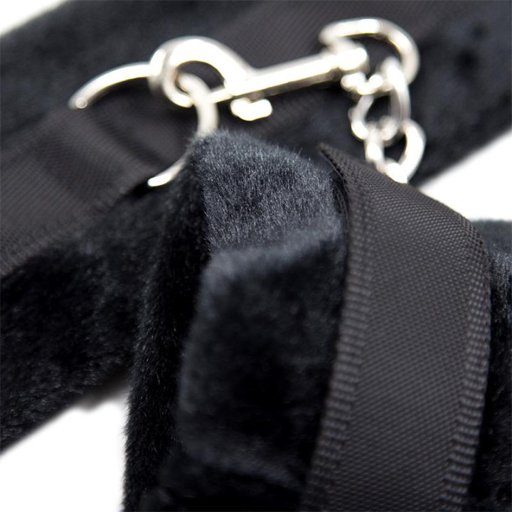 Esposas de Tela con Velcro para Muñecas con Pelo Largo Negro de Intoyou Bdsm Line | VibraZon