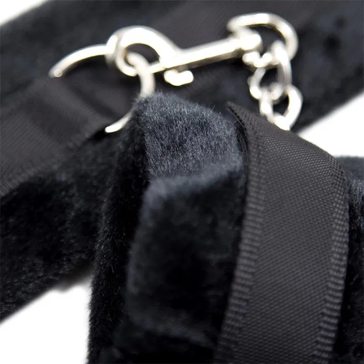Esposas de Tela con Velcro para Muñecas con Pelo Largo Negro de Intoyou Bdsm Line