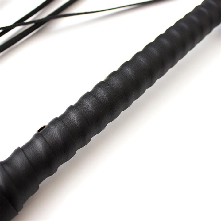 Flogger con 7 Remaches 70 cm de Latetobed Bdsm Line | VibraZon