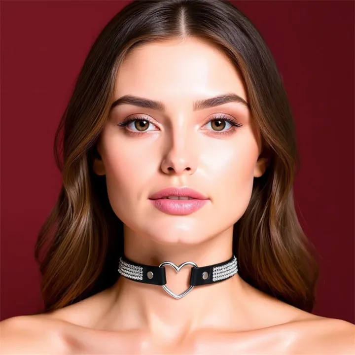 Collar con Corazón y Pedrería Estilo Choker Cuero Vegano Talla Única de Cinderella