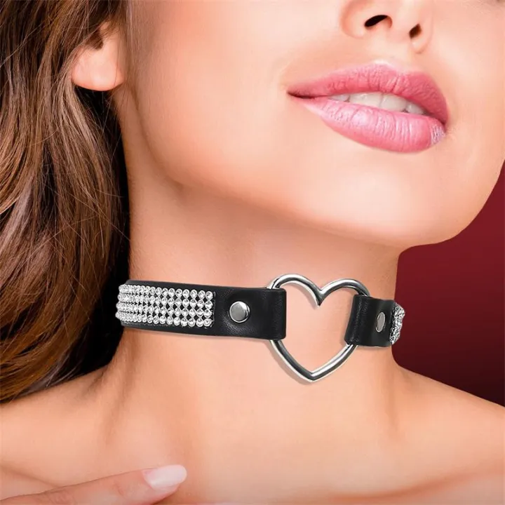 Collar con Corazón y Pedrería Estilo Choker Cuero Vegano Talla Única de Cinderella