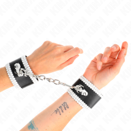 KINK - MUÑEQUERAS NEGRO CON ENCAJE DECORATIVO BLANCO AJUSTABLE 20-23 CM X 5.5 CM | VibraZon