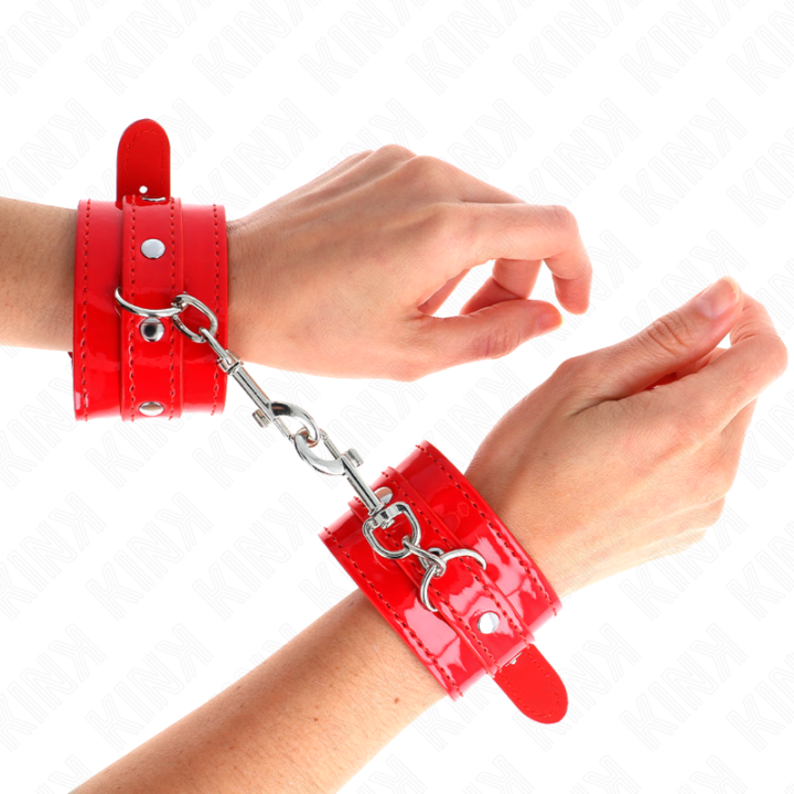 KINK - MUÑEQUERAS CON TACHUELAS ROJO AJUSTABLE 23-33 CM | VibraZon