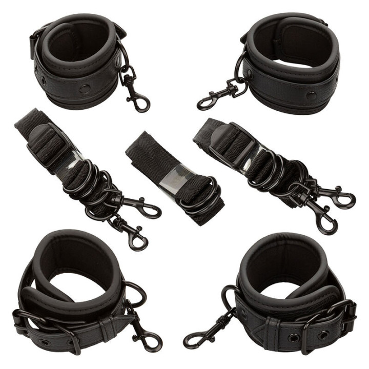 CALEXOTICS - NOCTURNAL RESTRICCIONES DE CAMA CUERO AJUSTABLE NEGRO | VibraZon