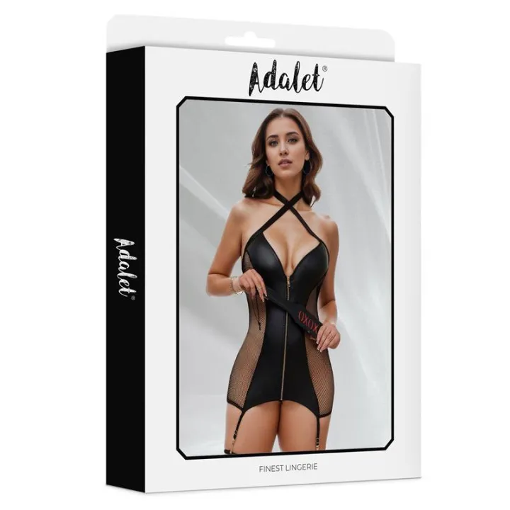 Kylie Babydoll y Ligas de Adalet Lingerie