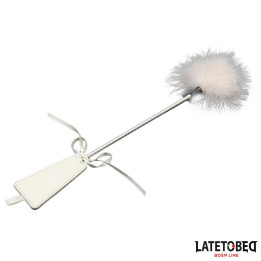 Plumero con Fusta Blanco de Latetobed Bdsm Line | VibraZon