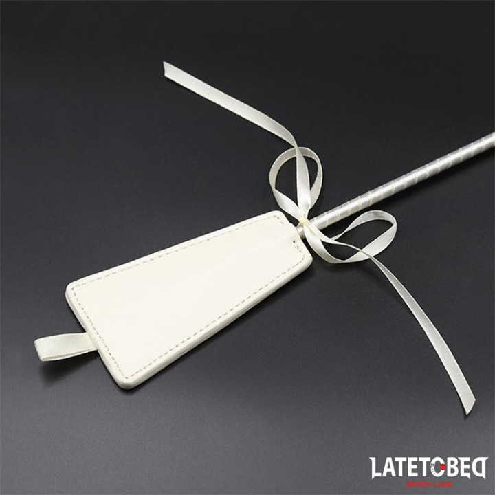 Plumero con Fusta Blanco de Latetobed Bdsm Line | VibraZon