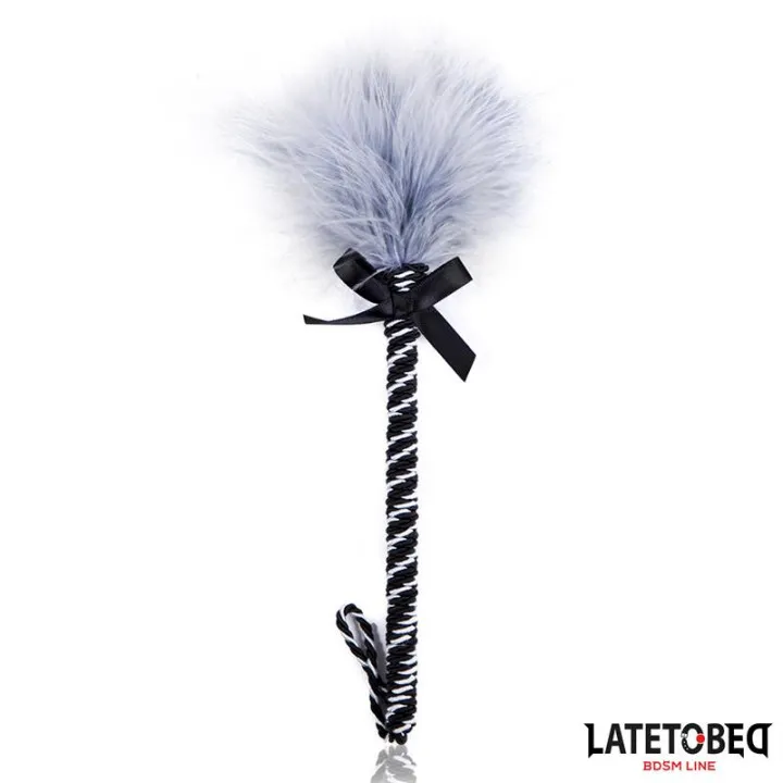 Plumero con Lazo Gris y Negro 25cm de Latetobed Bdsm Line
