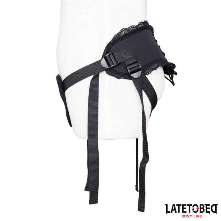 Arnés Strap On Encaje con Anillo Silicona Ajustable de Latetobed Bdsm Line | VibraZon